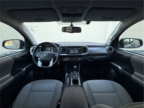 Used 2016 Toyota Tacoma SR5 w/ SR5 Appearance Package (SN) image 10