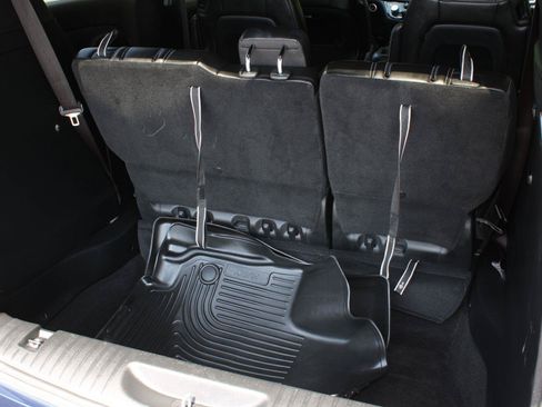 Used 2025 Chrysler Pacifica Select AWD/4WD image 8