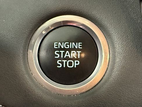 Used 2024 Toyota Highlander XLE image 26