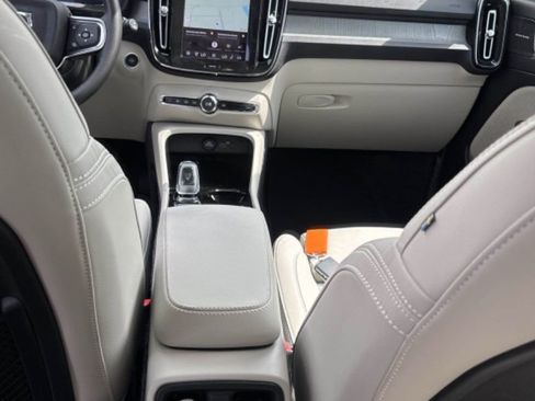 Used 2026 Volvo XC40 B5 Ultra image 5