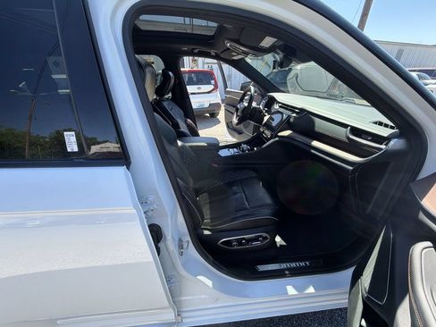 Used 2025 Jeep Grand Cherokee Summit AWD/4WD image 27