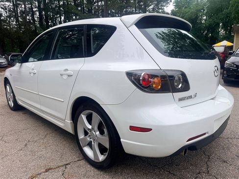 Used 2004 MAZDA MAZDA3 s w/ Moonroof & 6-CD Pkg FWD image 3