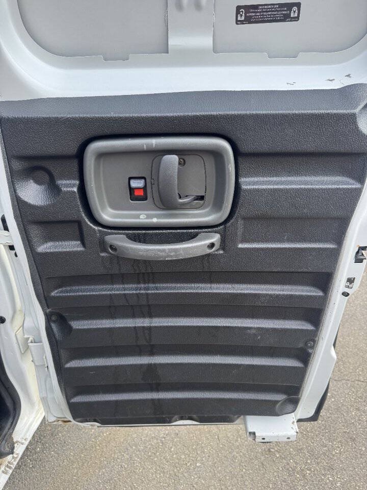 Used 2001 Chevrolet Express 2500 RWD image 17