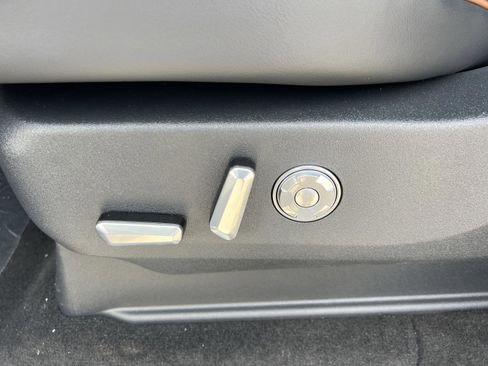 New 2026 Lincoln Navigator L Black Label AWD/4WD image 19