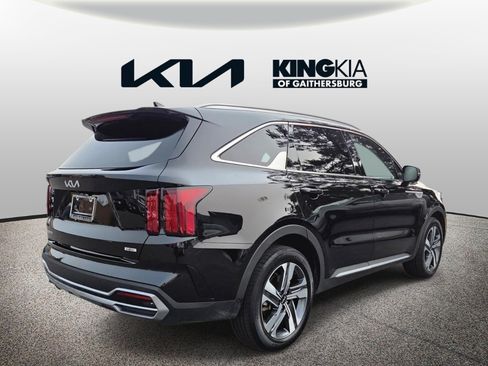Certified 2023 Kia Sorento SX Prestige w/ Panoramic Sunroof Package AWD/4WD image 3