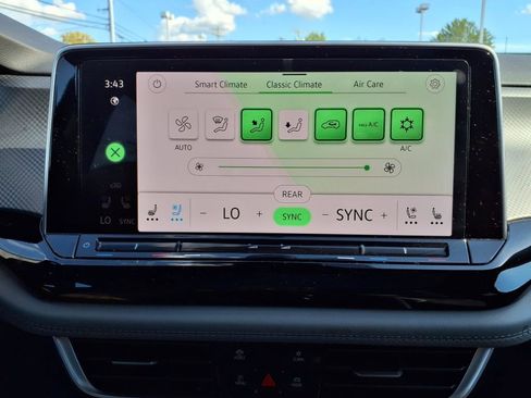 Certified 2024 Volkswagen Atlas Peak Edition SEL image 29