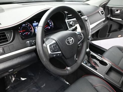 Used 2017 Toyota Camry SE FWD image 18