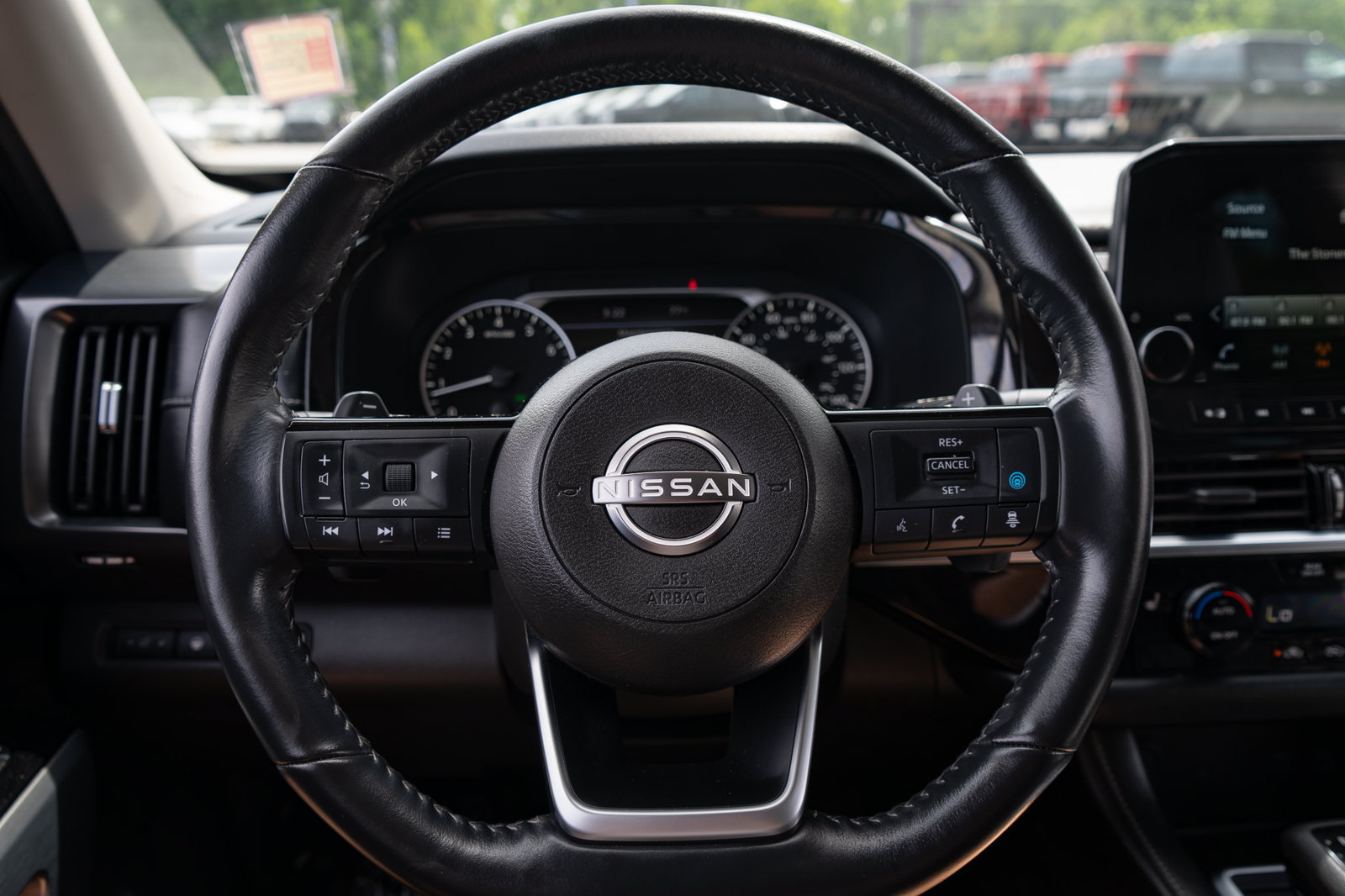 Used 2024 Nissan Pathfinder SL w/ Black Appearance Package FWD image 29