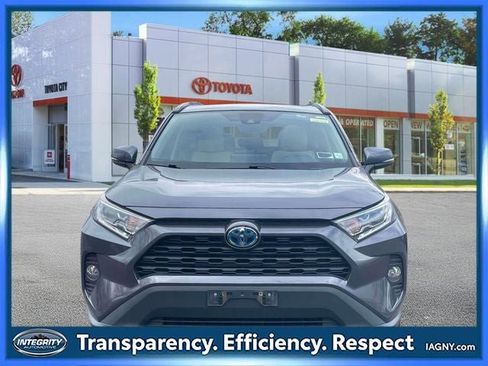 Used 2021 Toyota RAV4 XLE w/ Convenience Package image 2