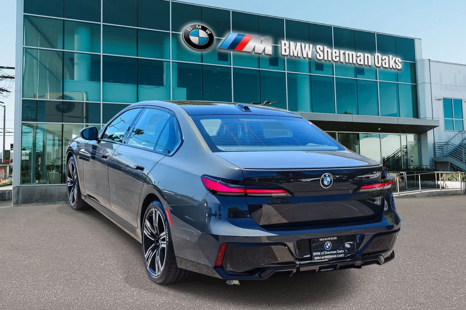 Used 2023 BMW 740i RWD image 6