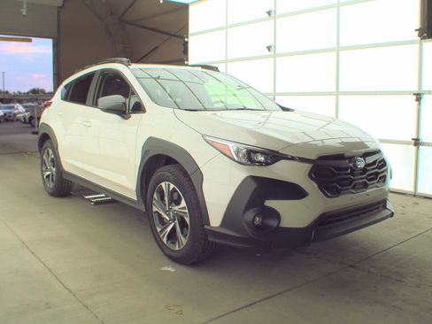 Used 2025 Subaru Crosstrek 2.0i Premium image 4
