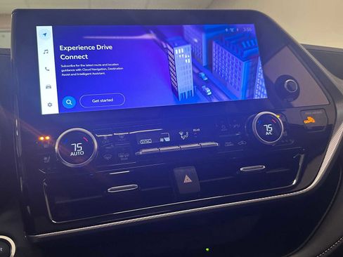 Certified 2025 Toyota Highlander Platinum image 14