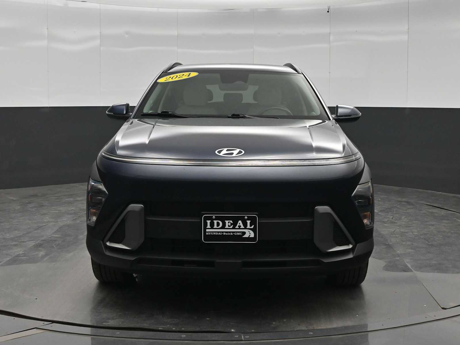 Used 2024 Hyundai Kona SEL AWD/4WD image 2