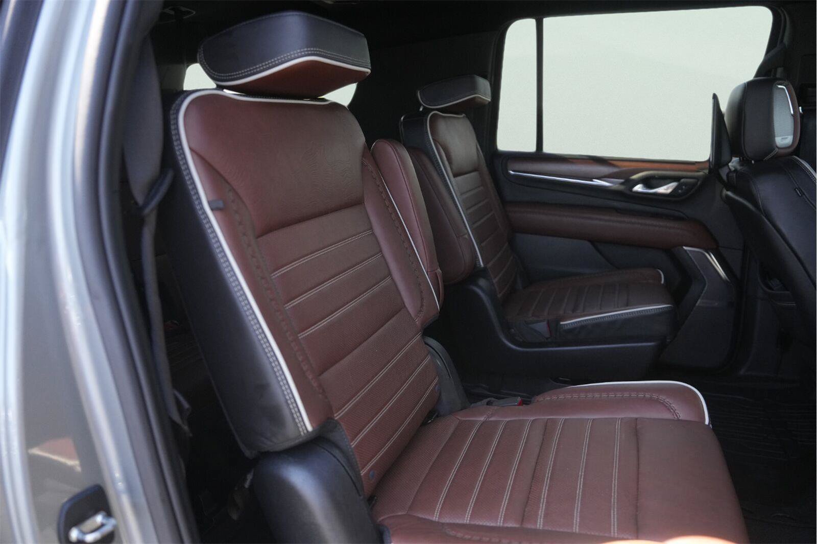 Used 2023 GMC Yukon XL Denali Ultimate w/ LPO, Floor Liner Package AWD/4WD image 19