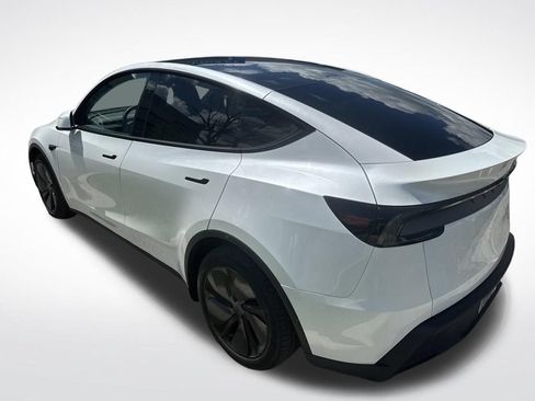 Used 2026 Tesla Model Y Long Range AWD/4WD image 2