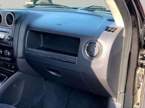 Used 2012 Jeep Patriot Latitude FWD image 17