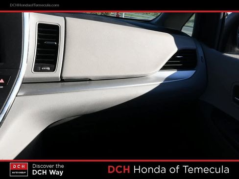 Used 2018 Toyota Sienna LE image 13