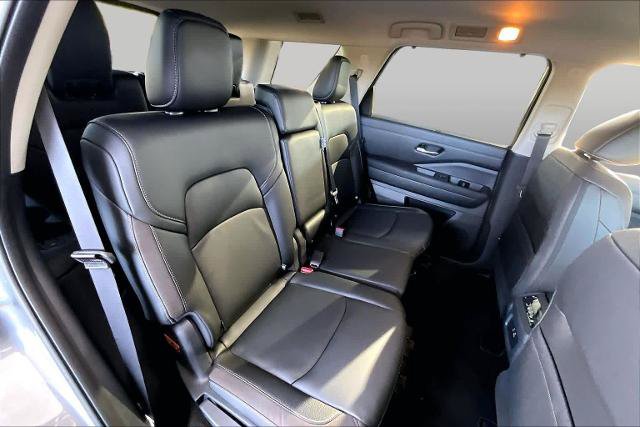 Certified 2025 Nissan Pathfinder SL FWD image 20