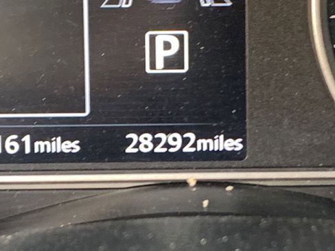 Used 2025 Nissan Versa SV image 9