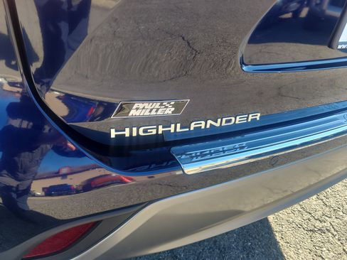Used 2025 Toyota Highlander Platinum image 31