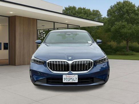 Used 2025 BMW i5 xDrive40 w/ Executive Package AWD/4WD image 4