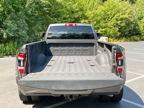 Used 2024 RAM 3500 Big Horn w/ Night Edition AWD/4WD image 23