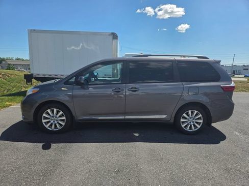 Used 2017 Toyota Sienna LE w/ Protection Package AWD/4WD image 12