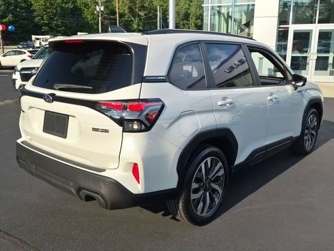 Used 2025 Subaru Forester Touring AWD/4WD image 3