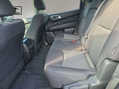 Used 2020 Nissan Pathfinder S AWD/4WD image 10