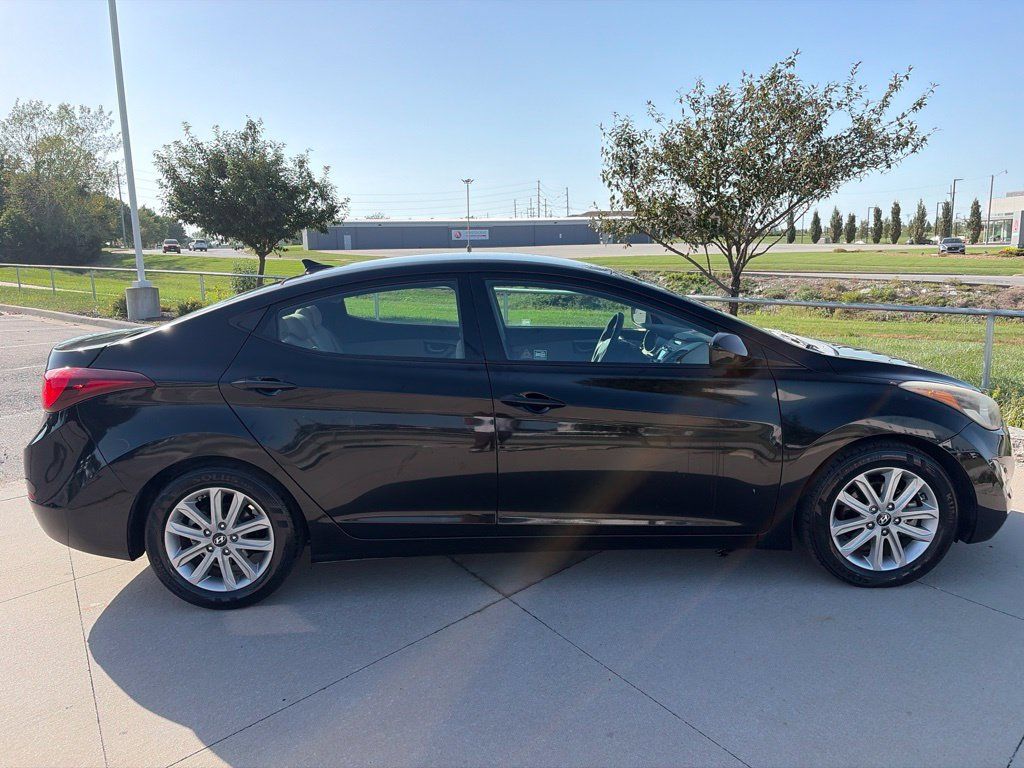 Used 2015 Hyundai Elantra SE w/ Option Group 02 FWD image 21