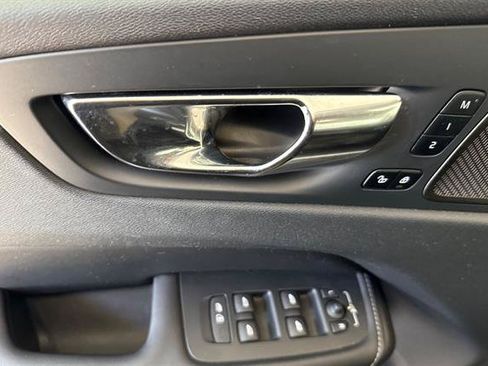 Certified 2023 Volvo XC60 B5 Ultimate w/ Climate Package AWD/4WD image 10