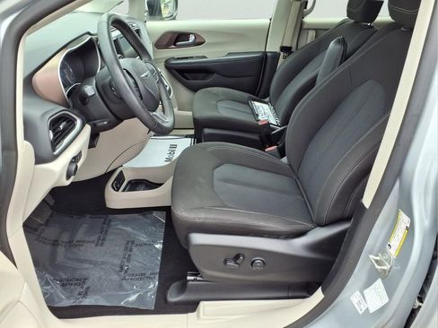 Used 2023 Chrysler Voyager LX FWD image 20