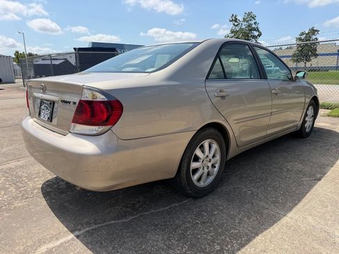 Used 2006 Toyota Camry SE FWD image 5