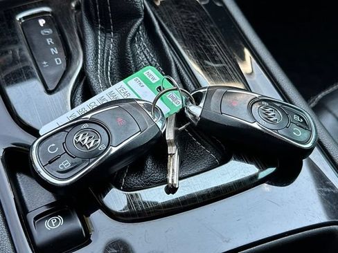 Used 2018 Buick Regal Preferred w/ Sights and Sounds Package AWD/4WD image 29