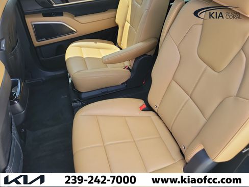 Certified 2022 Kia Telluride SX w/ Towing Package FWD image 12