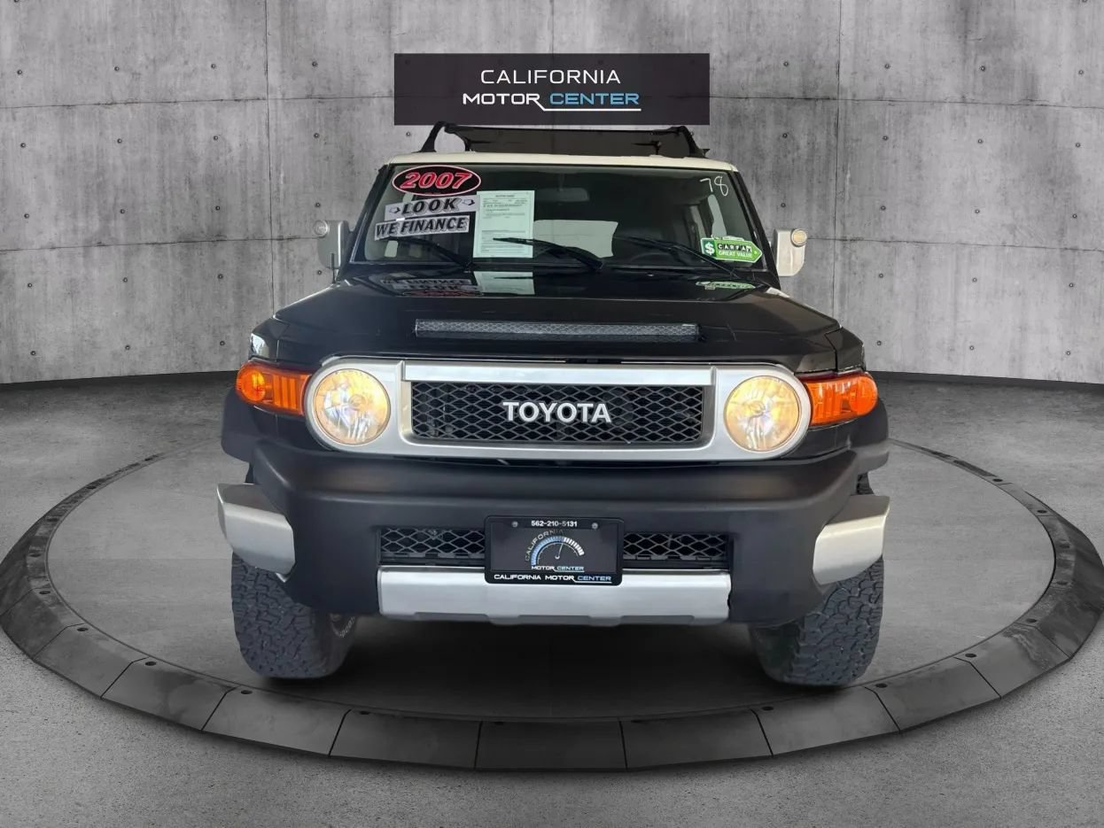 Used 2007 Toyota FJ Cruiser 2WD w/ Convenience Pkg image 2