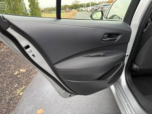 Certified 2025 Toyota Corolla LE image 28