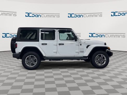 Used 2022 Jeep Wrangler Unlimited Sahara w/ Cold Weather Group image 9