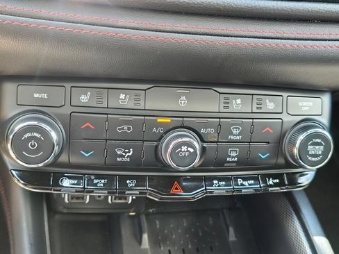 Used 2025 Dodge Durango GT AWD/4WD image 28