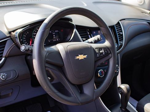 Used 2020 Chevrolet Trax LS AWD/4WD image 23
