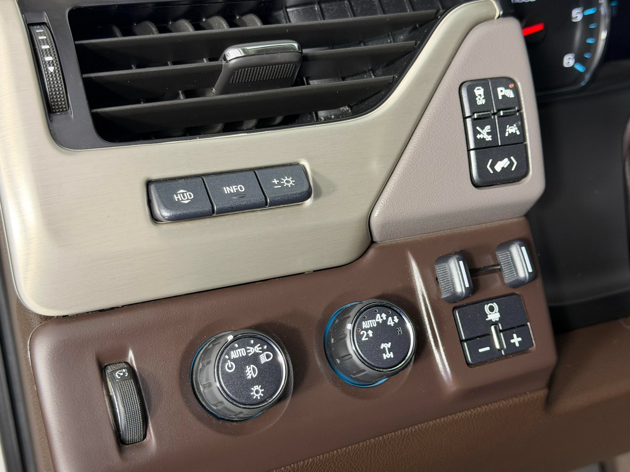 Used 2020 GMC Yukon Denali w/ Open Road Package AWD/4WD image 24