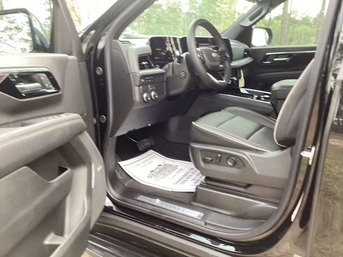 New 2025 Chevrolet Suburban Premier RWD image 10