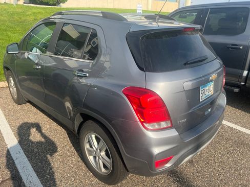 Used 2020 Chevrolet Trax LT w/ LT Convenience Package FWD image 3