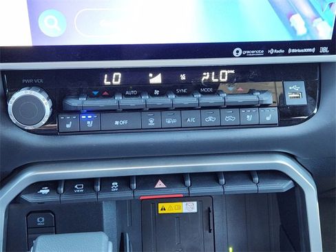 New 2024 Toyota Tundra Platinum image 14