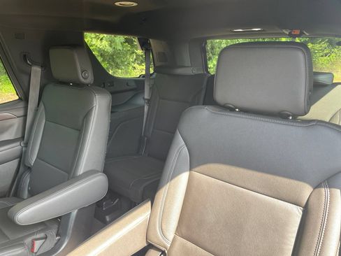 Used 2022 Chevrolet Tahoe Z71 w/ Z71 Off-Road Package AWD/4WD image 34