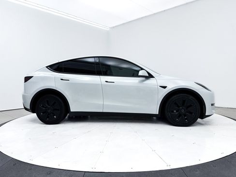 Used 2023 Tesla Model Y Long Range image 36