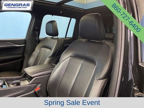 Used 2025 Jeep Grand Cherokee Limited w/ Luxury Tech Group II AWD/4WD image 9