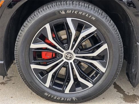 Used 2025 Toyota Crown Signia image 12