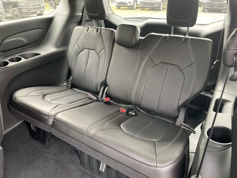 New 2026 Chrysler Pacifica Select image 22