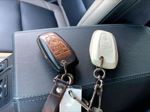 Used 2024 Ford Bronco Wildtrak AWD/4WD image 12